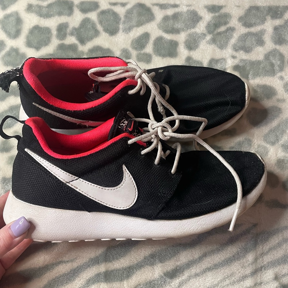 Nike Roche Tennis Shoes size 6.5 Y